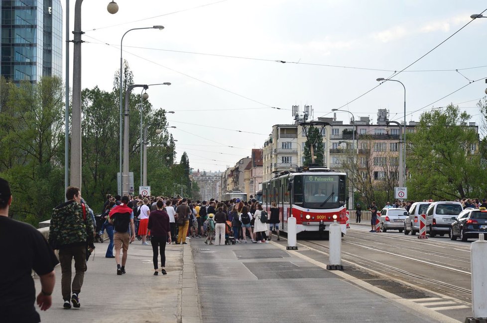 Na Libeňském mostě se sešli odpůrci jeho demolice.