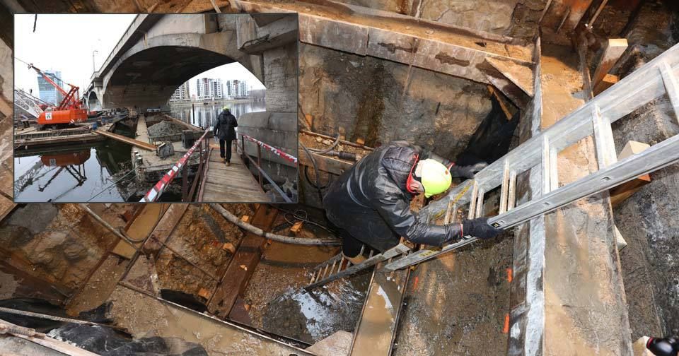 Pod Libeňským mostem v Praze operuje těžká technika.