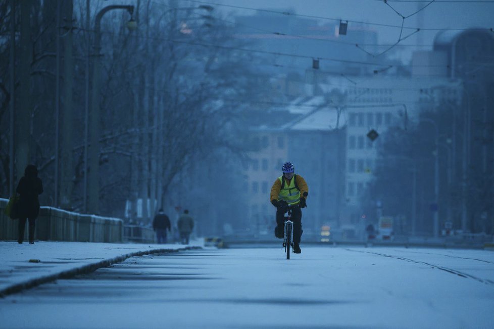 Takto to na uzavřeném Libeňském mostě vypadalo v neděli 21. ledna 2018.