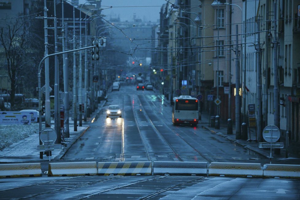 Takto to na uzavřeném Libeňském mostě vypadalo v neděli 21. ledna 2018