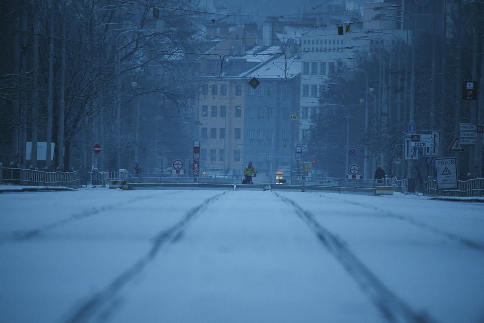 Takto to na uzavřeném Libeňském mostě vypadalo v neděli 21. ledna 2018