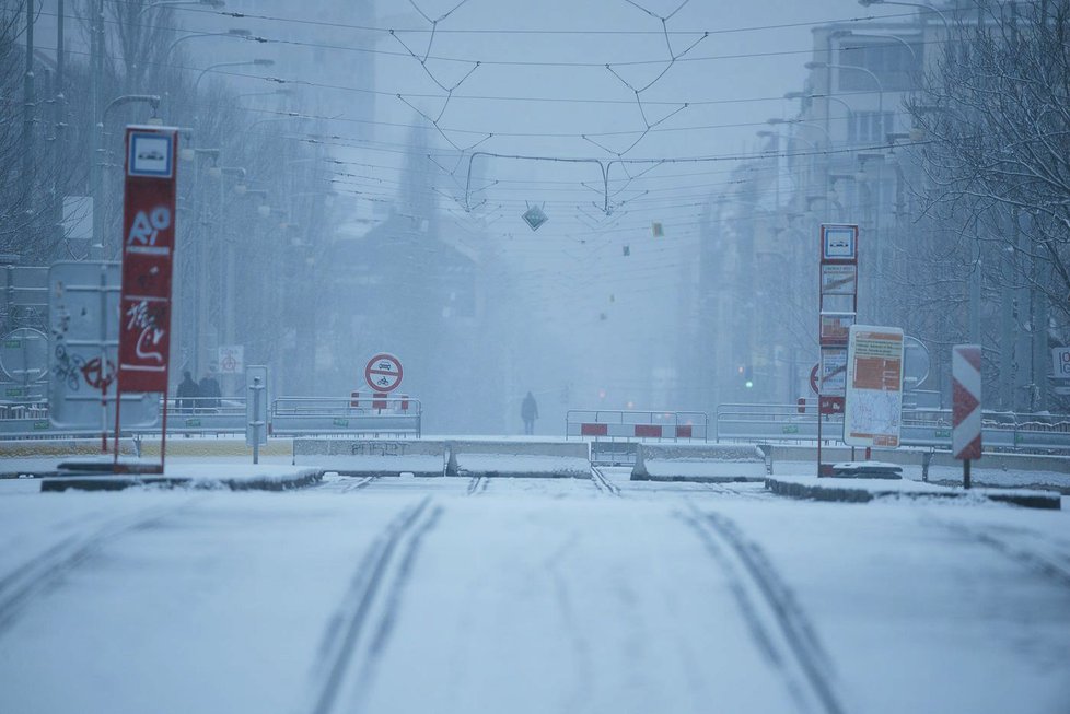 Takto to na uzavřeném Libeňském mostě vypadalo v neděli 21. ledna 2018