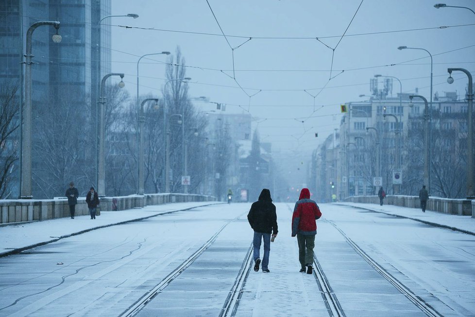 Takto to na uzavřeném Libeňském mostě vypadalo v neděli 21. ledna 2018