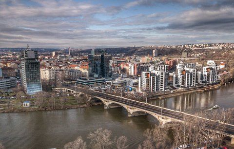 Zavřený Libeňský most: TSK vybrala firmu, která ho opraví. Hotovo má být do měsíce