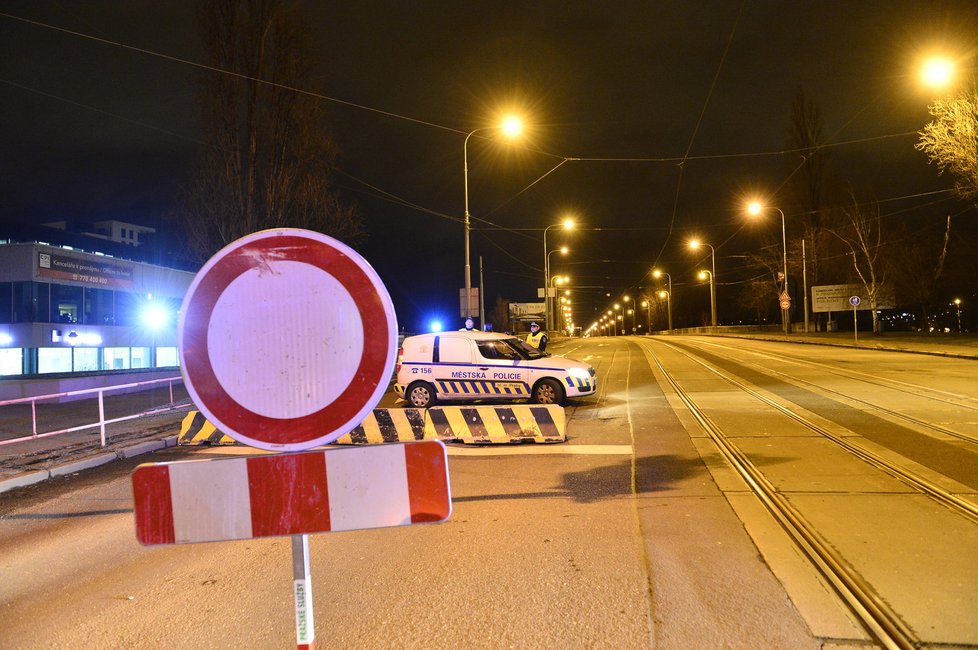 Kvůli špatnému stavu donedávna nesměla žádná doprava na Libeňský most.