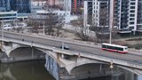 Na Libeňský most se vrátí tramvaje: Vznikne nová zastávka s obratištěm, inundační most zůstane zavřený