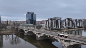 Libeňský most: Silničáři kontrolují stav jeho kloubů pomocí endoskopie