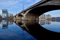 Osud Libeňského mostu bude Praha řešit až v březnu: Ministerstvo žádá postavit jeho kopii