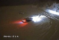 Vandal ve Vesci driftoval na běžkařské dráze: Okruh zcela zničil!