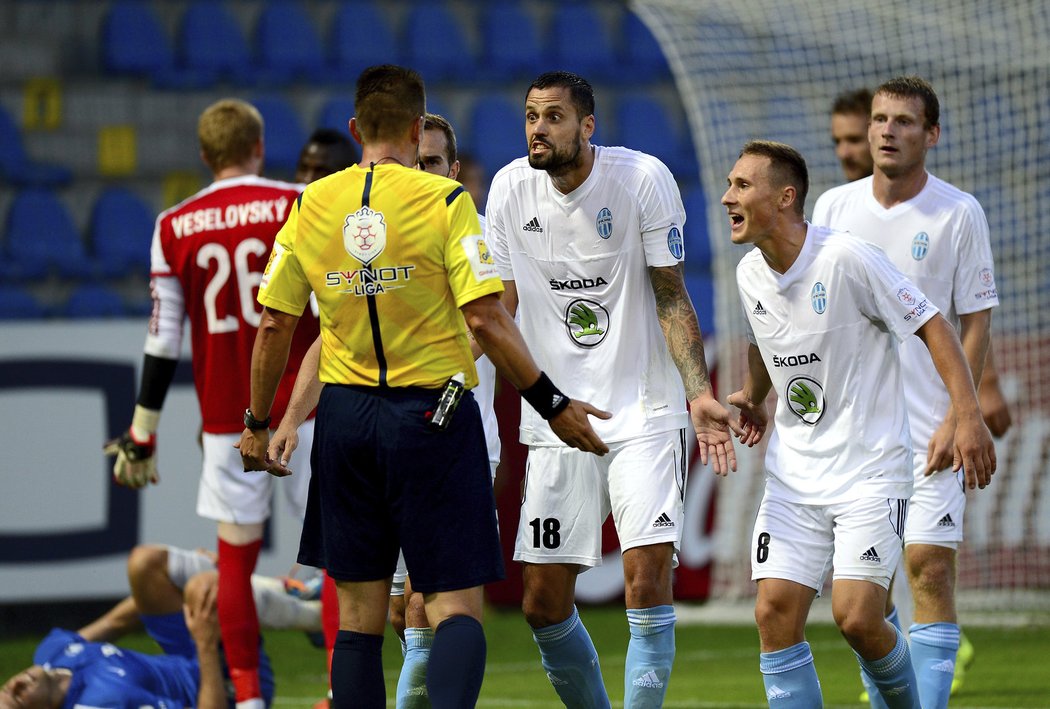 Fotbalisté Mladé Boleslavi nesouhlasili s verdiktem hlavního rozhodčího, který proti nim odpískal penaltu