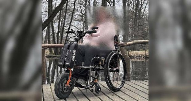 Zloděj z Liberce ukradl pohon z invalidního vozíku, je mu přitom k ničemu