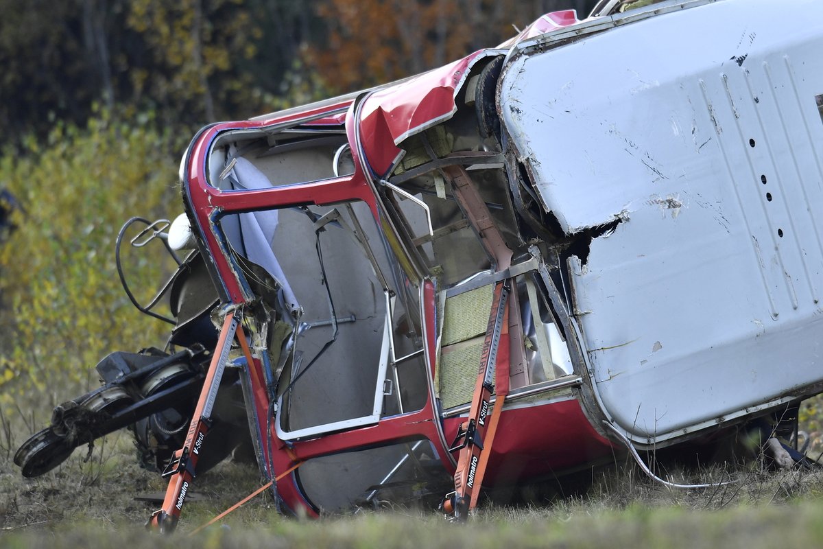 V Liberci spadla kabina lanovky na Ještěd, strojvedoucí na místě zemřel