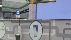 Cestující zasáhla v autobusu horká kapalina z topení do obličeje.