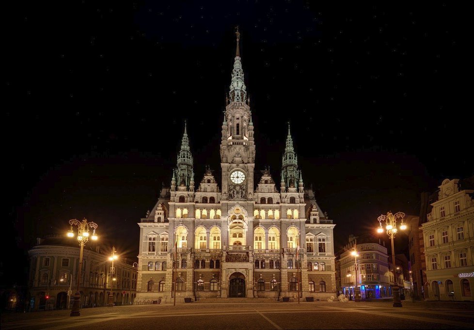 Liberecký městský úřad v noci