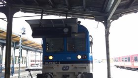 Na libereckém nádraží vjel vlak na nástupiště: Na místě byly desítky cestujících