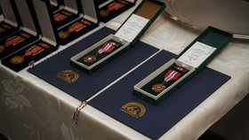 Na liberecké stanici se předávala ocenění hasičům zasahujícím u požáru v Ostašově.