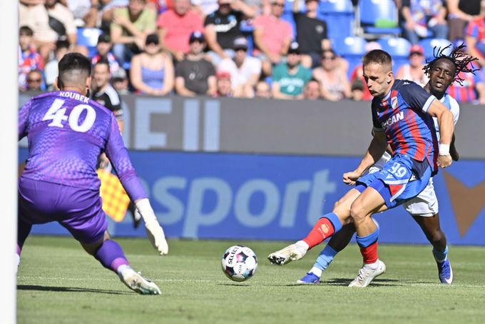 ONLINE: Plzeň - Liberec 0:0. Aktivní úvod z obou stran, největší šanci měl Memič ONLINE: Plzeň - Liberec 0:0. Aktivní úvod z obou stran, největší šanci měl Memič