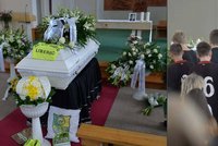 Pohřeb Adámka (†14), který zemřel v bazénu: Vymodlené dítě vyprovodili kluci v černých dresech