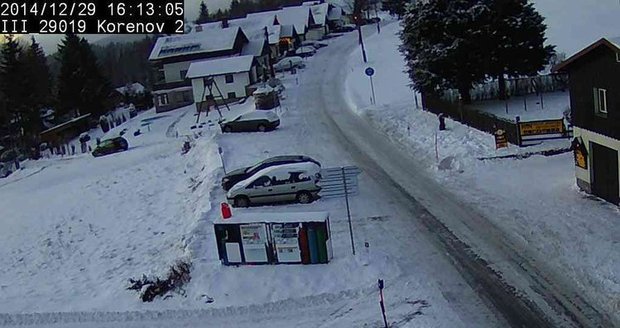 Sníh na Liberecku je na sjezdovkách, ale i na silnicích.
