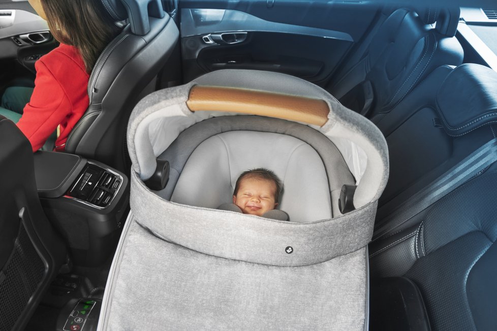 V autokorbičce má děťátko dostatek místa i pohodlí.