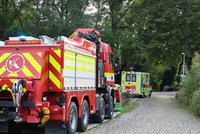 Tragédie ve Veltrubech: Vlak srazil ženu, ta na místě zemřela