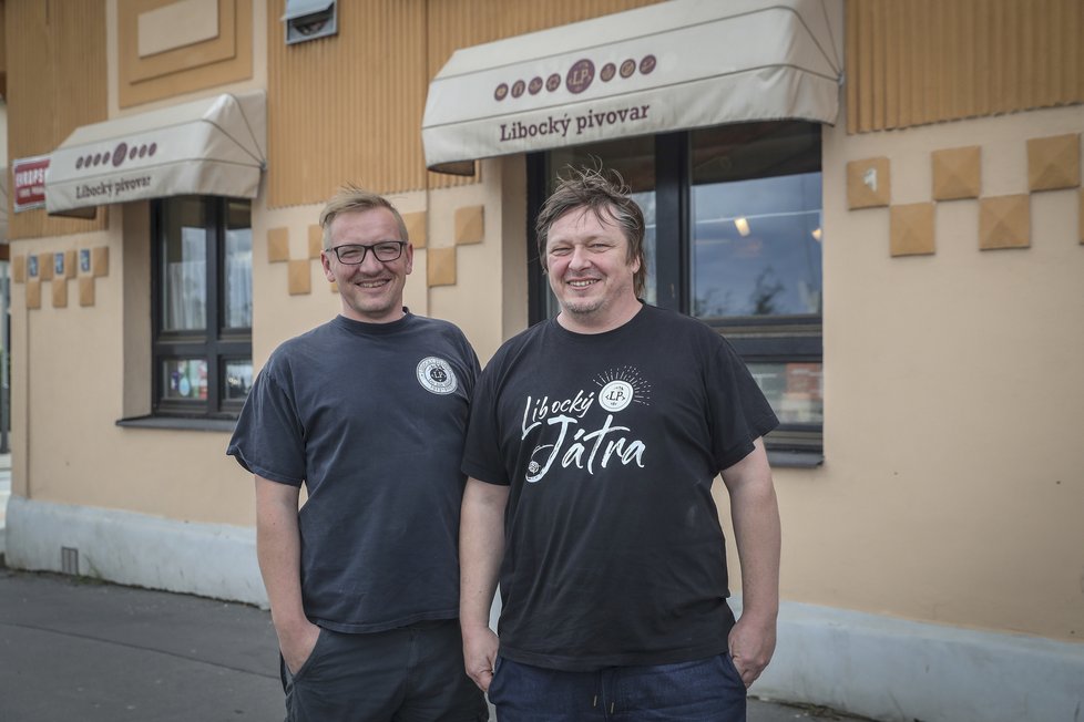 Bratři Jan (vlevo) a David Pátkové stojí za vznikem osobitého Libockého pivovaru, který je vyhledávanou destinací mnoha turistů, včetně těch zahraničních.