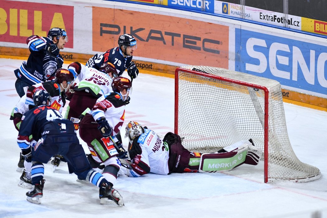 Libor Hudáček překonává Matěje Machovského i potřetí, zkompletoval čistý hattrick