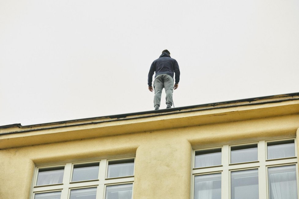 Libor Stach spáchá v Ordinaci sebevraždu.