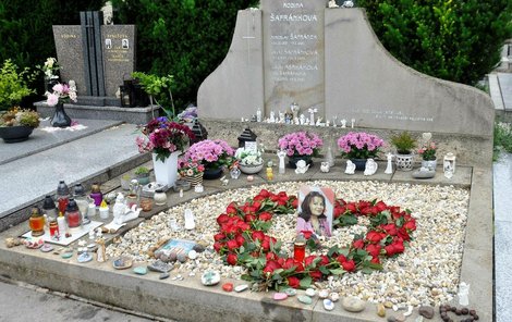 Hrob Libuše Šafránkové ve výroční den její smrti.