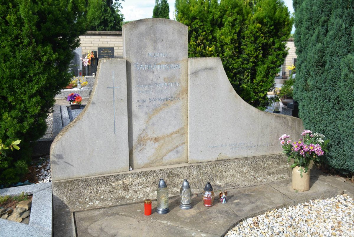 Rodinný hrob Šafránkových ve Šlapanicích