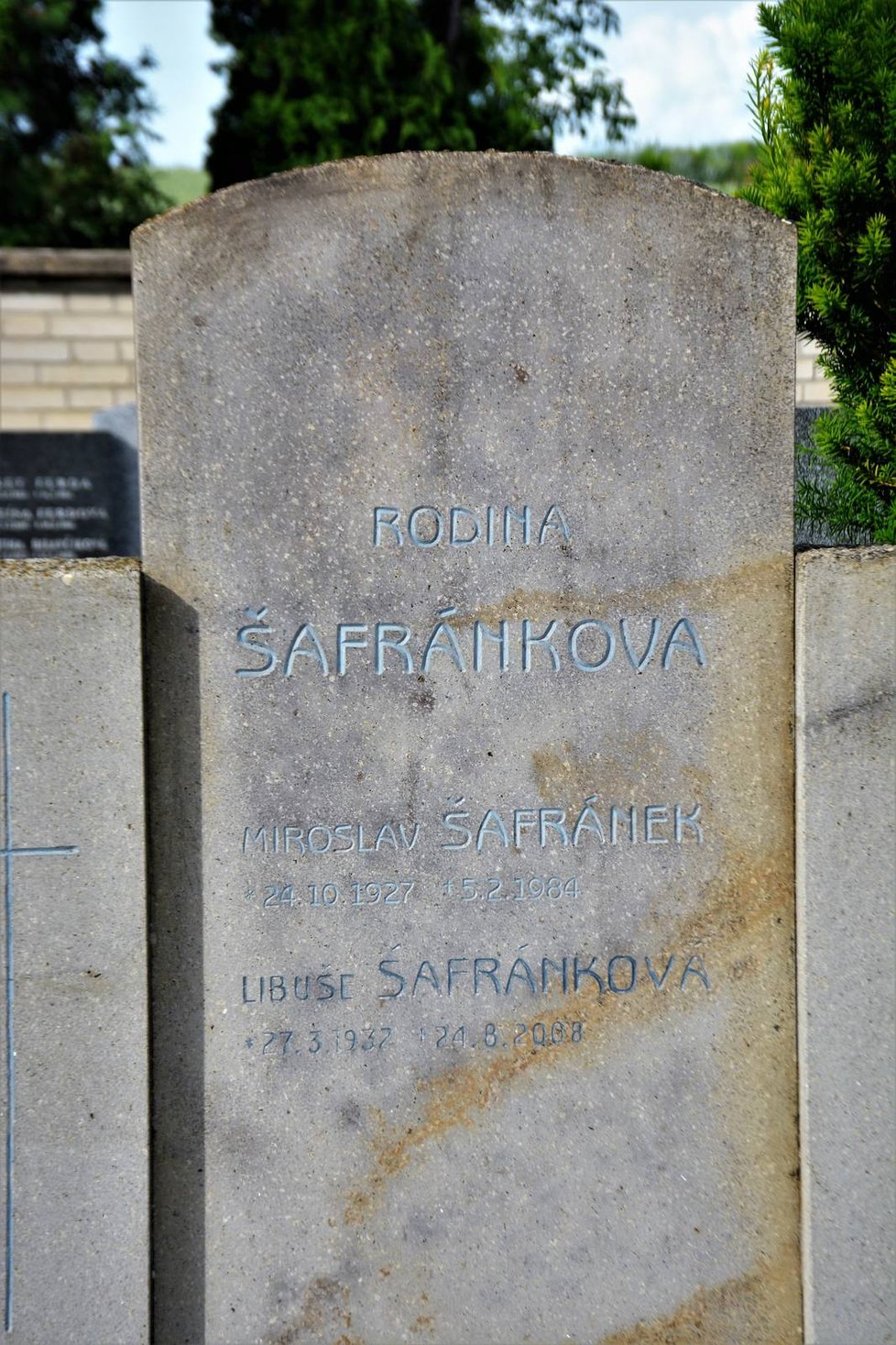 Rodinný hrob Šafránkových ve Šlapanicích ještě před pár dny
