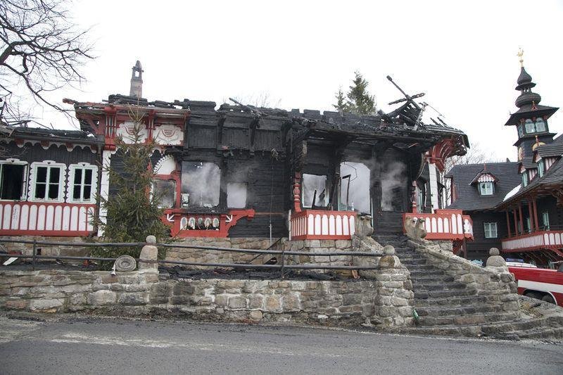 2014: Počátkem března pohltil Libušín a přilehlé stavby velký požár.