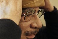 Kaddáfí: Dezertéři, vraťte se, neublížím vám!