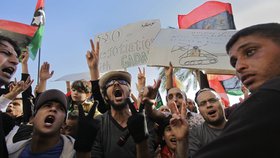 Lidé chtějí Kaddáfího, zatím jen přicházejí o ty svoje