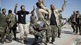 Libyjští rebelové vítězství nad režimem Muammara Kaddáfího oslavovali