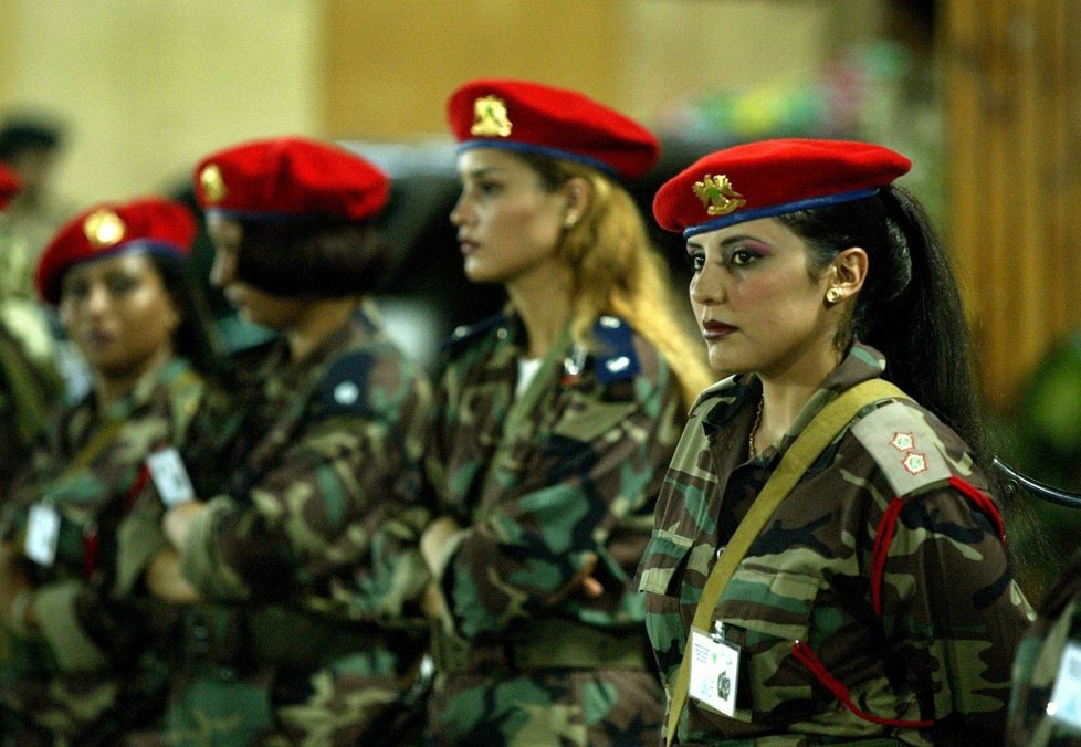 Všechny ženy v tělesné gardě Kaddáfího nastupovaly do služby podle Kaddáfího jako panny