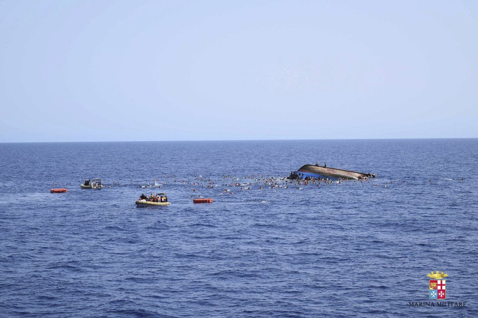 Ve Středozemním moři se utopilo přinejmenším sedm migrantů.