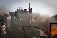 Tři spojitosti mezi útoky na Libyi a Irák