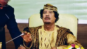 Excentrický vládce Libye Muammar Kaddáfí se po čtyřech desítkách let u moci začíná bát o svůj úřad