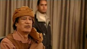 Kaddáfí při televizním vystoupení v neděli