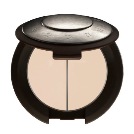 Becca, korektor Compact Concealer, 348 Kč, koupíte na www.strawberrynet.com