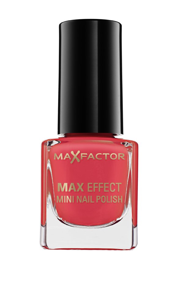 Super nehty. Laky od Max Factor Max Effect Mini Nail Polish mají složení, které zajistí dlouhodobý efekt bez prasklinek a odlamování barvy. V nabídce ve dvanácti odstínech (149 Kč).