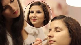 Slavnostní líčení vyžaduje zářivý make-up.