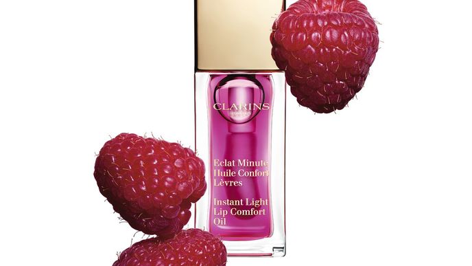 Tónující olej na rty Lip Comfort Oil, odstín Raspberry, Clarins, 495 Kč