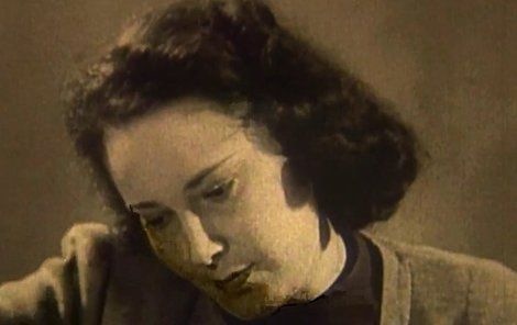 Na filmových záběrech ze soukromí těsně před koncem války působila Baarová už ztrhaně.