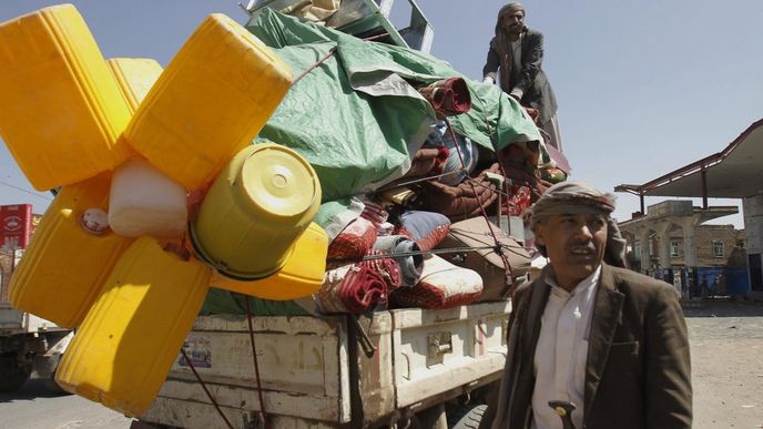 Lidé opouštějí jemenskou metropoli Saná