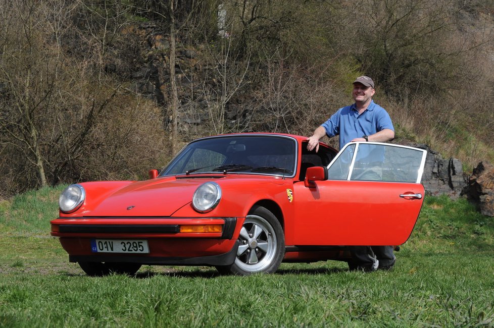 Porsche 911 zná každý, model 912 ti poučenější a verzi 912 E jen naprostí znalci. Až z Kalifornie nám ho přivezl ukázat Tomáš Grusser.