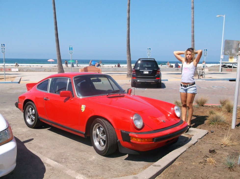 Porsche 911 zná každý, model 912 ti poučenější a verzi 912 E jen naprostí znalci. Až z Kalifornie nám ho přivezl ukázat Tomáš Grusser.