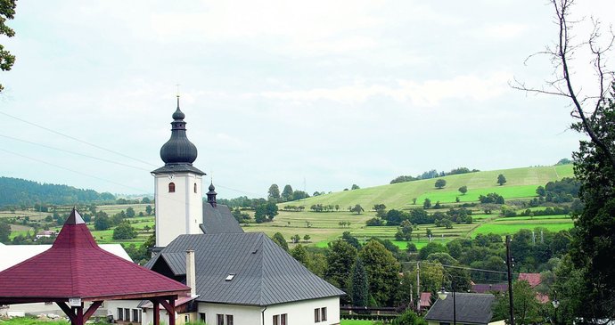 Celkový pohled na malebné Lidečko. Vše je krásně upravené, opravené