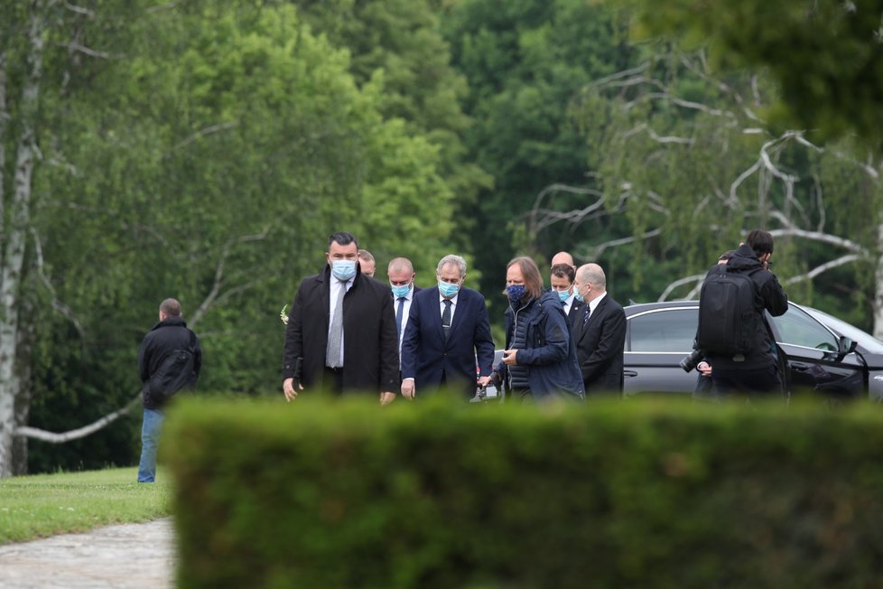 Prezident Miloš Zeman na pietním aktu k připomenutí 78. výročí vypálení Lidic (10. 6. 2020)